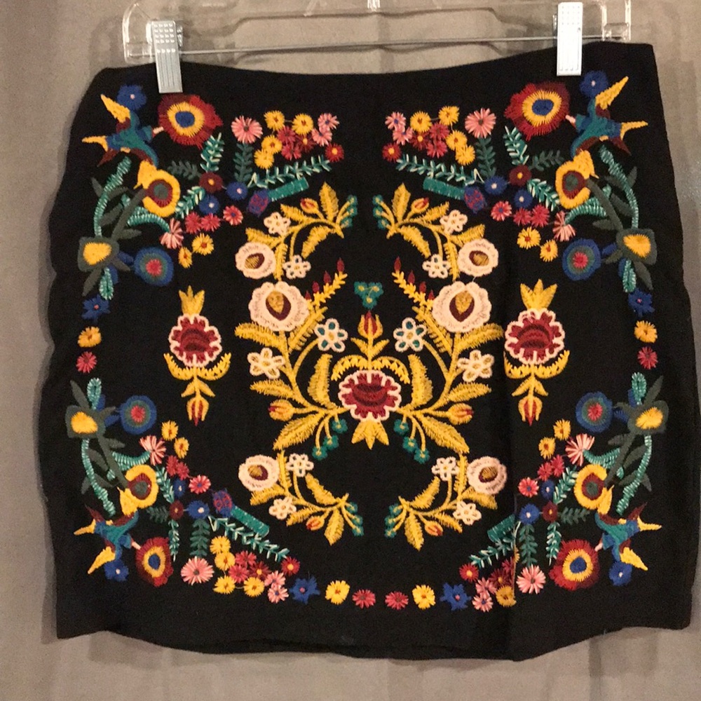 NWOT- festive printed mini skirt